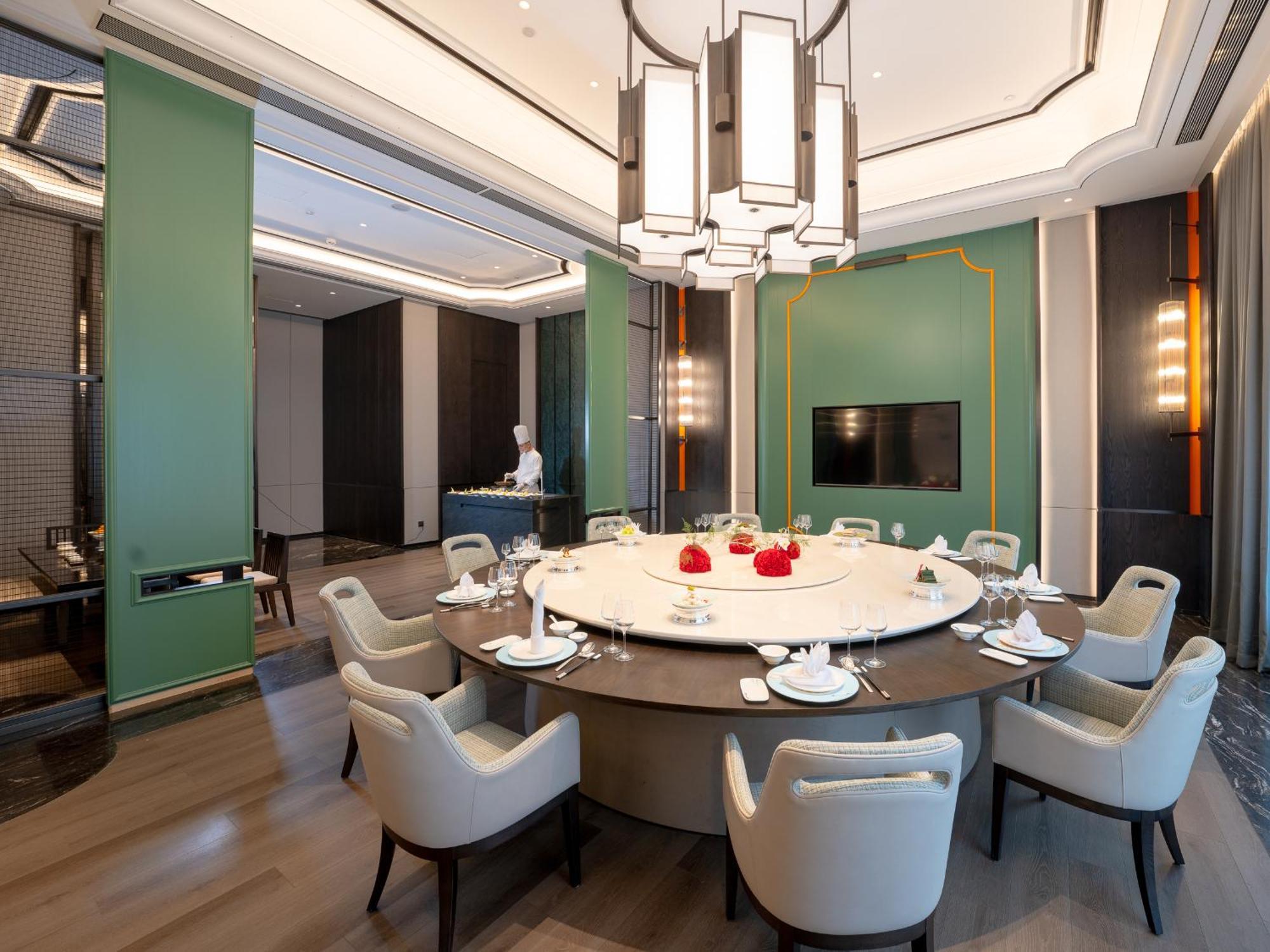 Kingdom Hotel Іу Екстер'єр фото