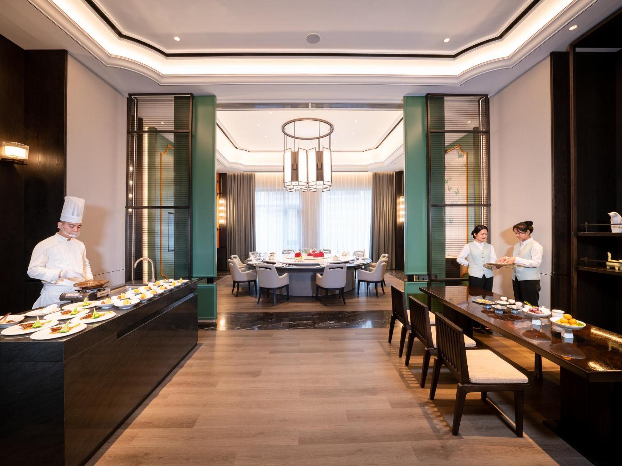 Kingdom Hotel Іу Екстер'єр фото