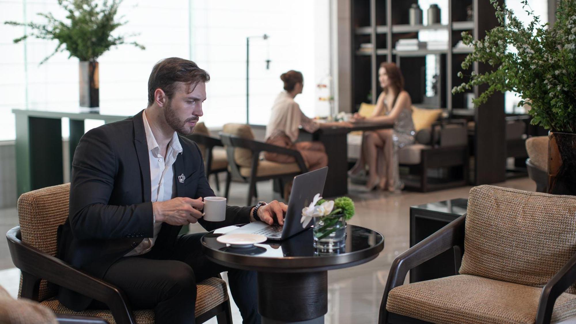Kingdom Hotel Іу Екстер'єр фото