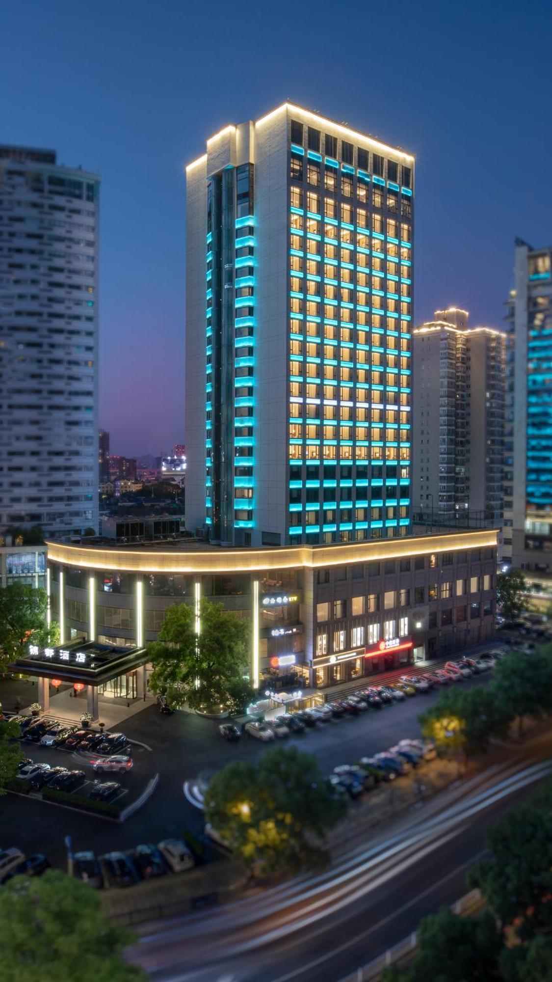 Kingdom Hotel Іу Екстер'єр фото